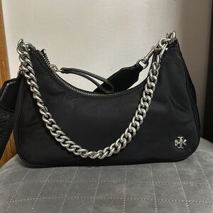 Tory burch nylon bag in black.